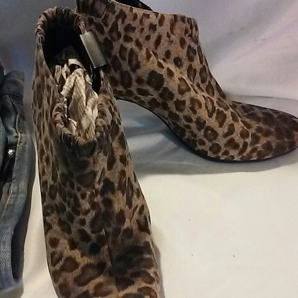 Ladies leopard print boots